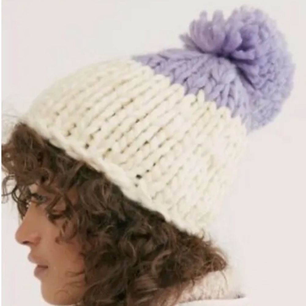 Free People Beanie Cozy Up Color Block with Pom Pom - Lavender & Ivory NWOT - Picture 2 of 7